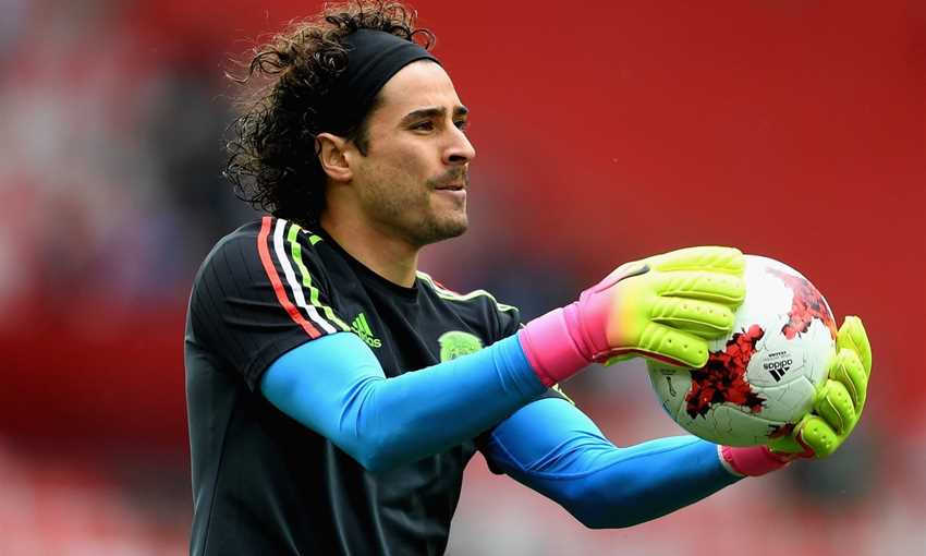 حكم الفيديو يحتسب ركلة جزاء للبرتغال.. وأوتشوا يتألق حكم الفيديو يحتسب ركلة جزاء للبرتغال.. وأوتشوا يتألق