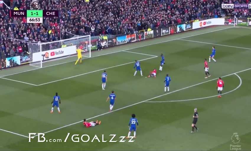 كورتوا يمنع مقصية رائعة من لوكاكو كورتوا يمنع مقصية رائعة من لوكاكو