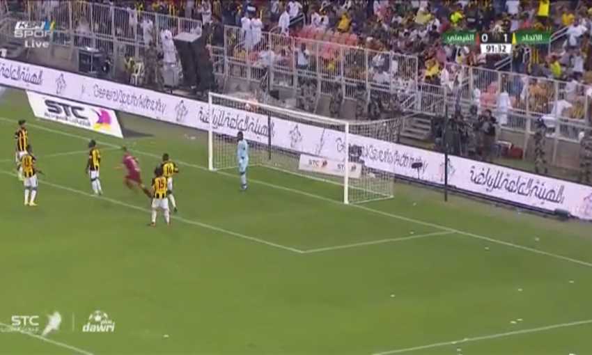 صالح جمعة يصنع هدف التعادل القاتل للفيصلي أمام الاتحاد (نهائي كأس ولي العهد) صالح جمعة يصنع هدف التعادل القاتل للفيصلي أمام الاتحاد (نهائي كأس ولي العهد)