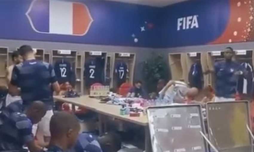 حديث بوجبا مع لاعبي فرنسا قبل مواجهة الأرجنتين: لا أهتم إذا كنا سنواجه ميسي حديث بوجبا مع لاعبي فرنسا قبل مواجهة الأرجنتين: لا أهتم إذا كنا سنواجه ميسي