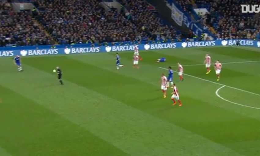 من الذاكرة هدف آدم في شباك كورتوا من 65 ياردة من الذاكرة هدف آدم في شباك كورتوا من 65 ياردة