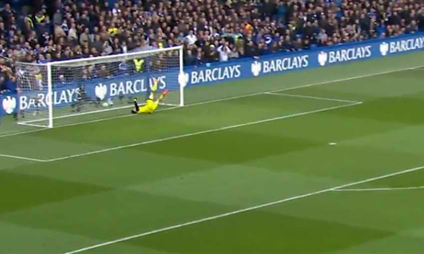 حينما أحرج لاعب ليفربول السابق كورتوا حارس ريال مدريد حينما أحرج لاعب ليفربول السابق كورتوا حارس ريال مدريد