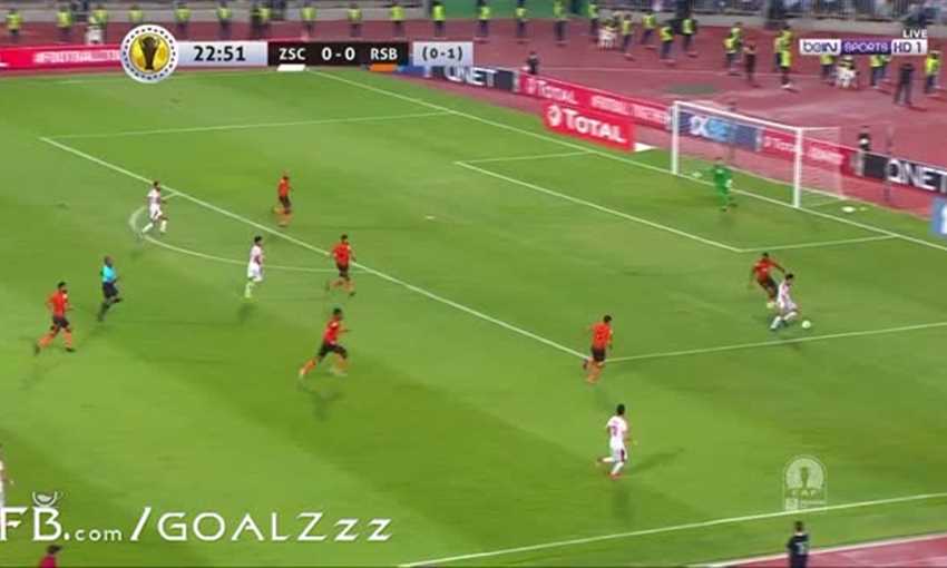 تسديدة صاروخية من إبراهيم حسن تعلو عارضة نهضة بركان تسديدة صاروخية من إبراهيم حسن تعلو عارضة نهضة بركان