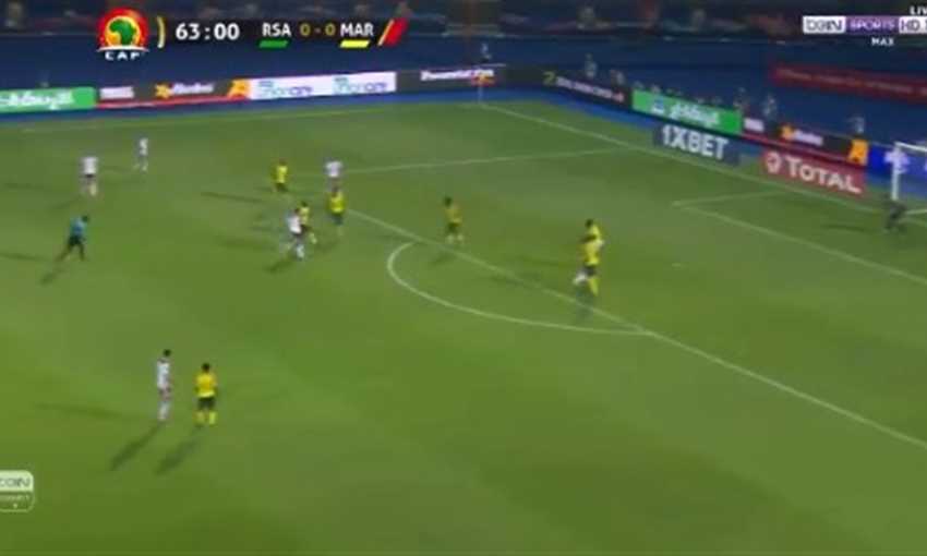 تسديدة أشرف حكيمي الرائعة التي هزت عارضة جنوب إفريقيا تسديدة أشرف حكيمي الرائعة التي هزت عارضة جنوب إفريقيا