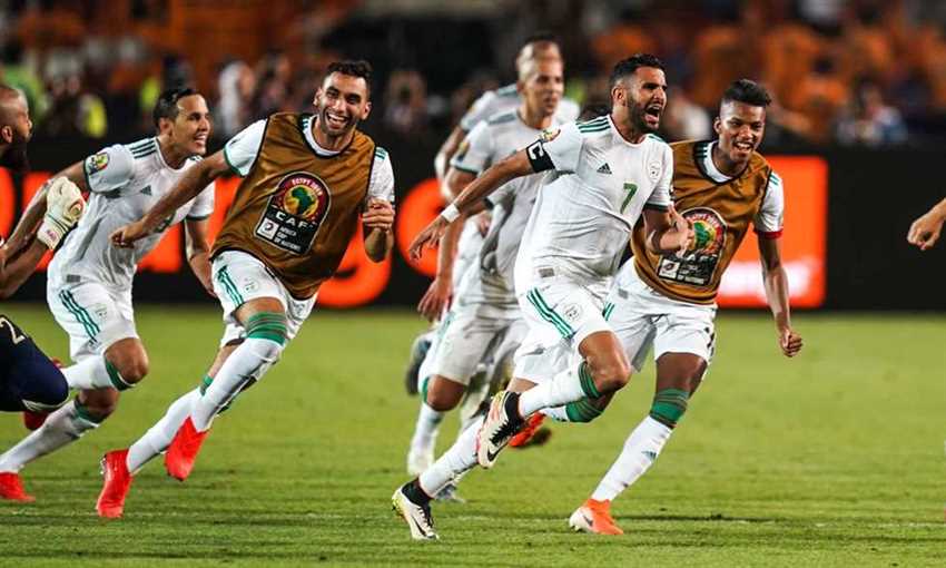 ملخص فوز الجزائر على النيجر 4-0 (تصفيات كأس العالم 2022) ملخص فوز الجزائر على النيجر 4-0 (تصفيات كأس العالم 2022)