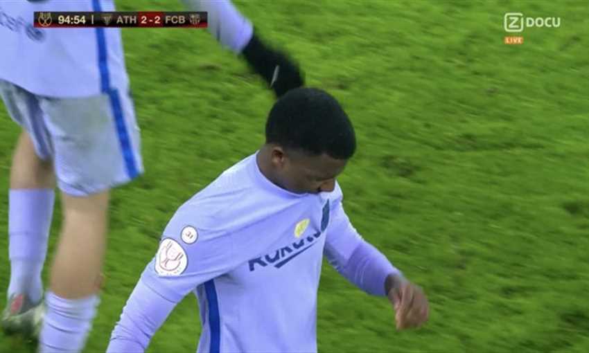 بكاء أنسو فاتي أثناء خروجه بسبب الإصابة في كأس ملك إسبانيا أمام أتليتك بلباو بكاء أنسو فاتي أثناء خروجه بسبب الإصابة في كأس ملك إسبانيا أمام أتليتك بلباو