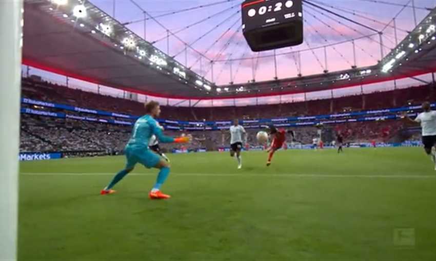 ملخص لمسات ساديو ماني في أول مباراة بالدوري الألماني ملخص لمسات ساديو ماني في أول مباراة بالدوري الألماني