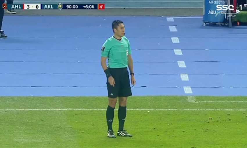 حدث تاريخي.. الحكم يلغي ركلة جزاء للأهلي ويعلن القرار للجمهور حدث تاريخي.. الحكم يلغي ركلة جزاء للأهلي ويعلن القرار للجمهور