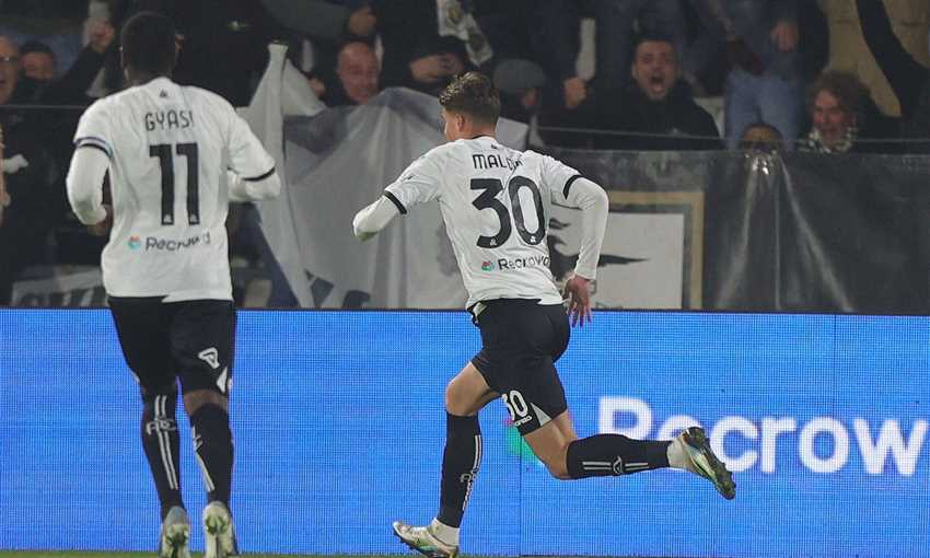 أهداف فوز سبيزيا على إنتر 2-1 (الدوري الإيطالي) أهداف فوز سبيزيا على إنتر 2-1 (الدوري الإيطالي)