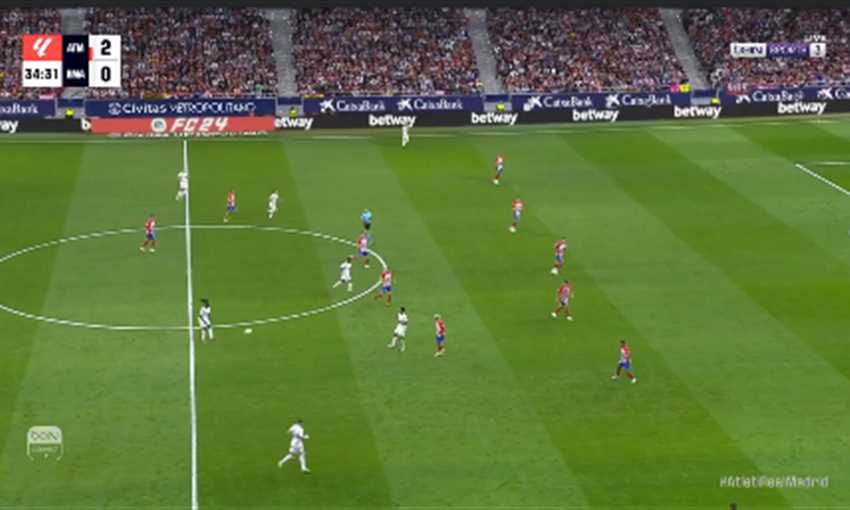 هدف ريال مدريد الأول في مرمى أتليتك مدريد - توني كروس (الدوري الإسباني) هدف ريال مدريد الأول في مرمى أتليتك مدريد - توني كروس (الدوري الإسباني)