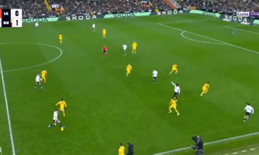 هدف التعادل لفالنسيا ضد برشلونة - هوجو جيامون (الدوري الإسباني) هدف التعادل لفالنسيا ضد برشلونة - هوجو جيامون (الدوري الإسباني)