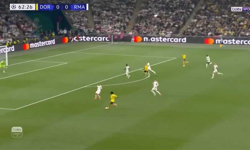 كورتوا يتألق أمام رأسية فولكروج (نهائي دوري أبطال أوروبا) كورتوا يتألق أمام رأسية فولكروج (نهائي دوري أبطال أوروبا)