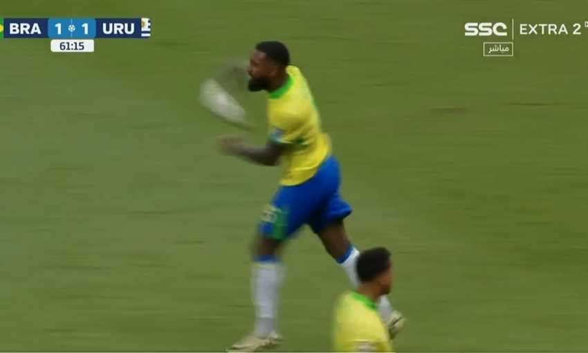 هدفا تعادل البرازيل مع أوروجواي 1-1 (تصفيات كأس العالم) هدفا تعادل البرازيل مع أوروجواي 1-1 (تصفيات كأس العالم)