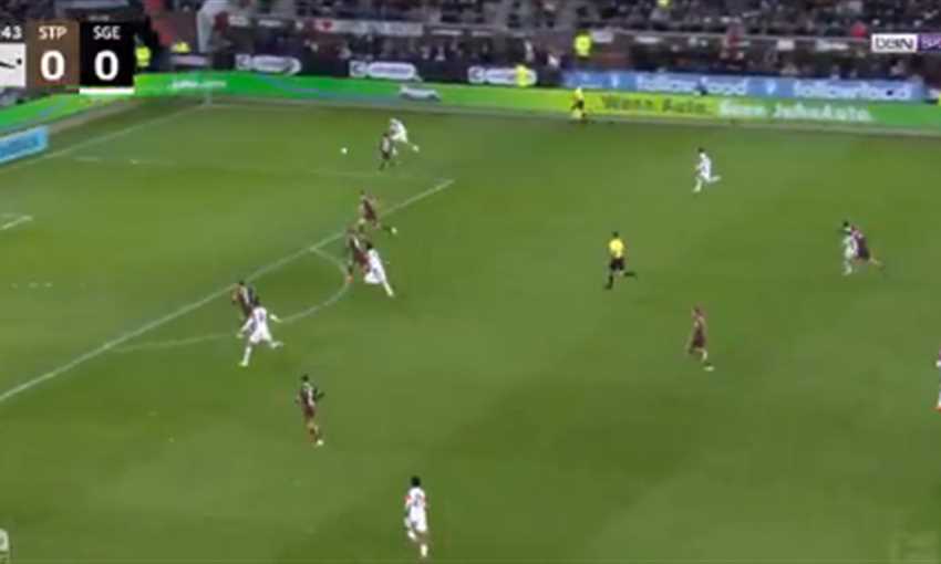 هدف فرانكفورت الأول ضد سان باولي - عمر مرموش (الدوري الألماني) هدف فرانكفورت الأول ضد سان باولي - عمر مرموش (الدوري الألماني)