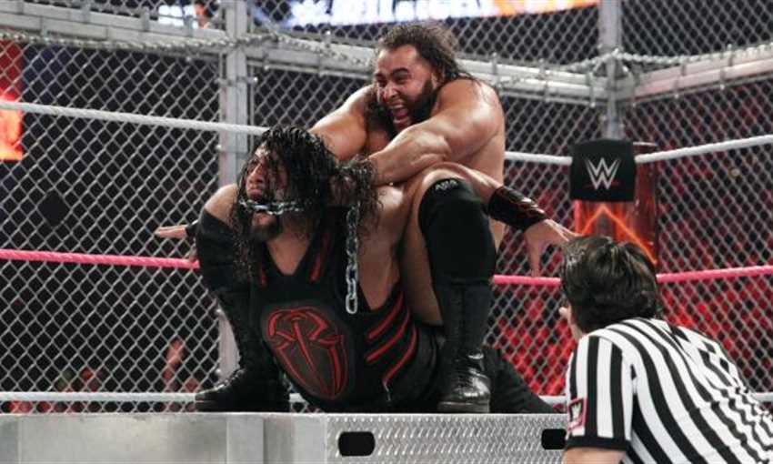 روسيف ورومان راينز في Hell in a Cell