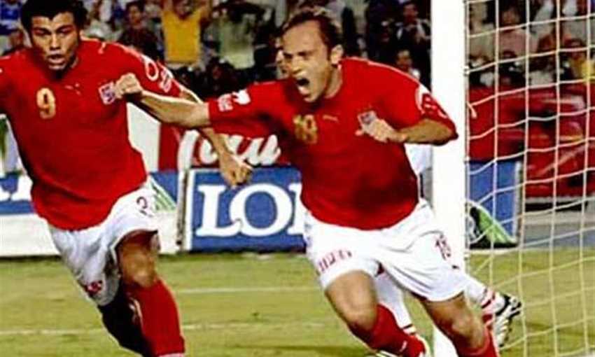 أسامة حسني يحتفل بهدف الأهلي في الزمالك