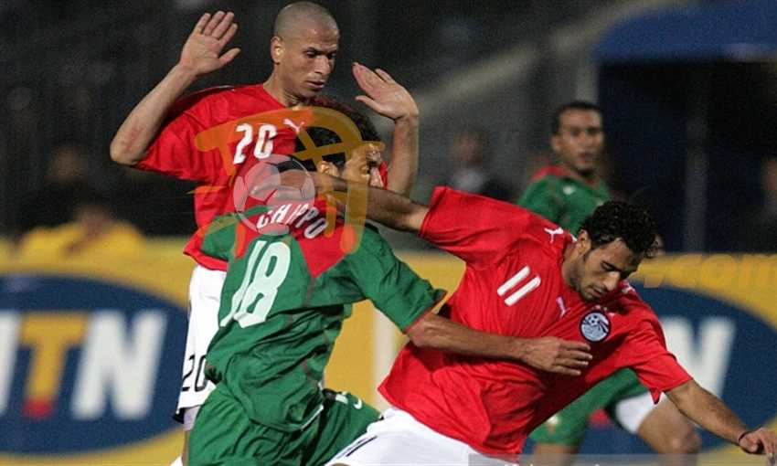 يوسف شيبو ووائل جمعة ومحمد شوقي في مباراة مصر والمغرب 2006