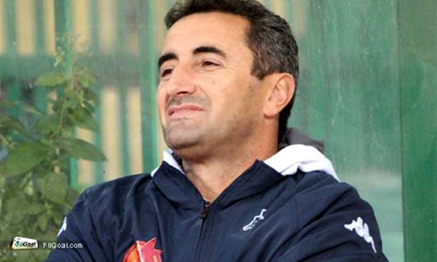 مناد مستاء من تصرفات التوأم
