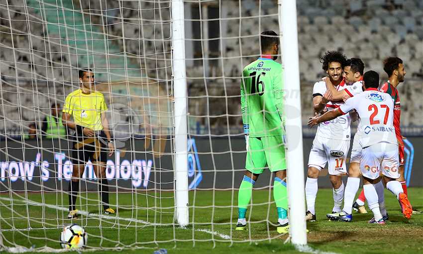 احتفال لاعبو الزمالك بالهدف في الرجاء