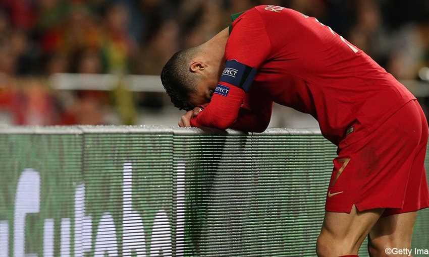كريستيانو رونالدو يندب حظه مع البرتغال أمام أوكرانيا
