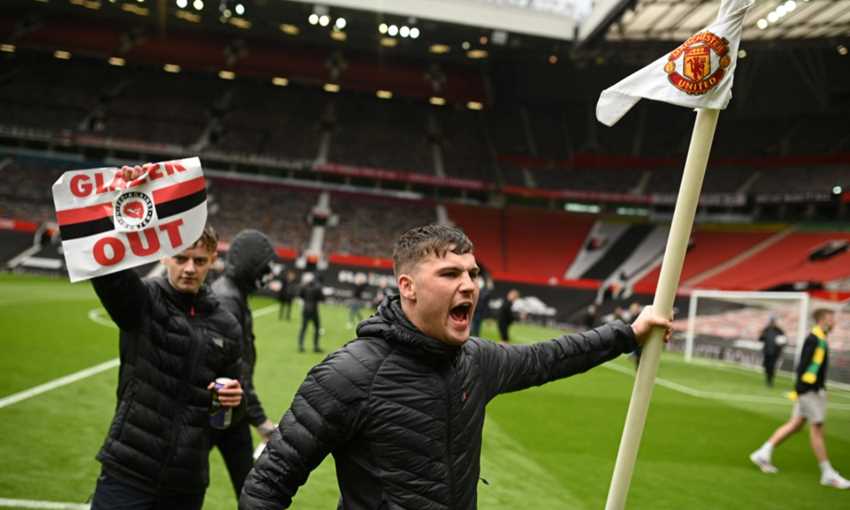 جماهير مانشستر في ملعب أولد ترافورد
