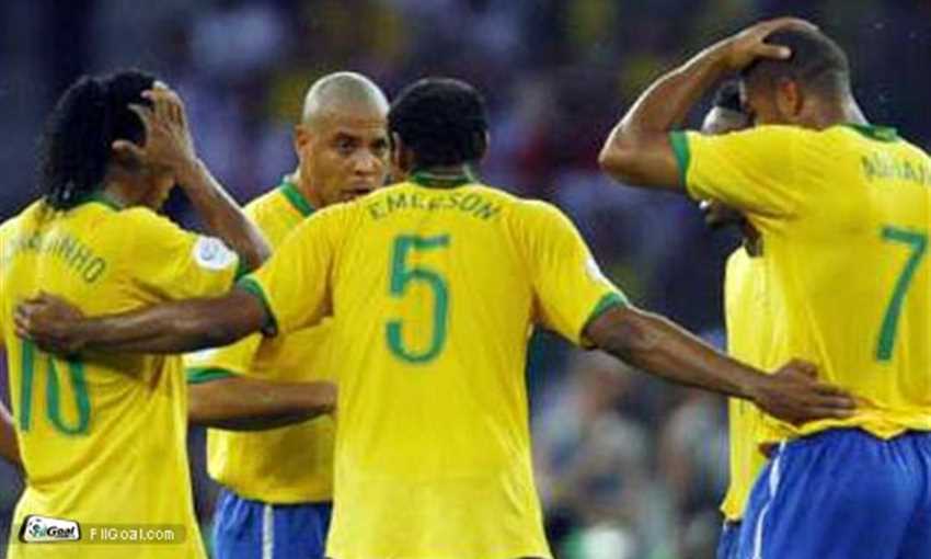 Ronaldo (second left)