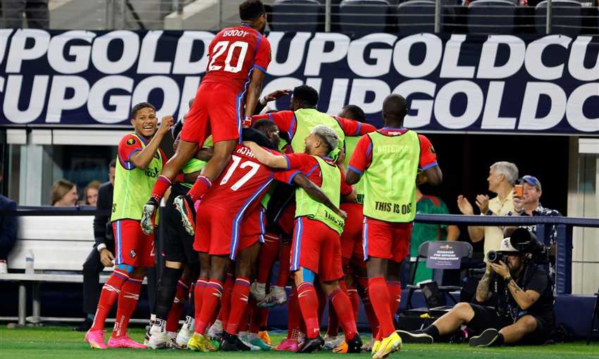 احتفال منتخب بنما بالهدف ضد قطر