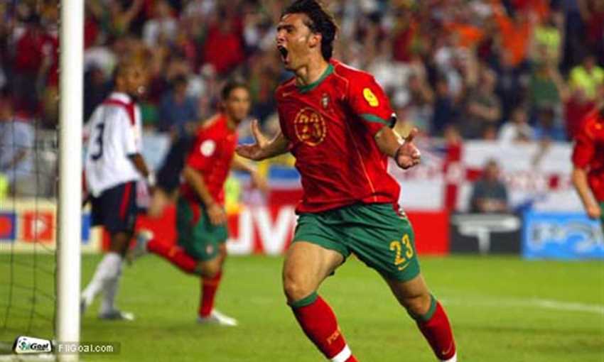 هيلدر بوستيجا يحتفل بهدفه فى مرمى انجلترا