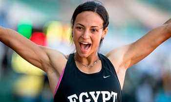 "يكشف العورة".. سجود لبطلة مصرية بالميدالية الذهبية يثير ضجة -فيديو