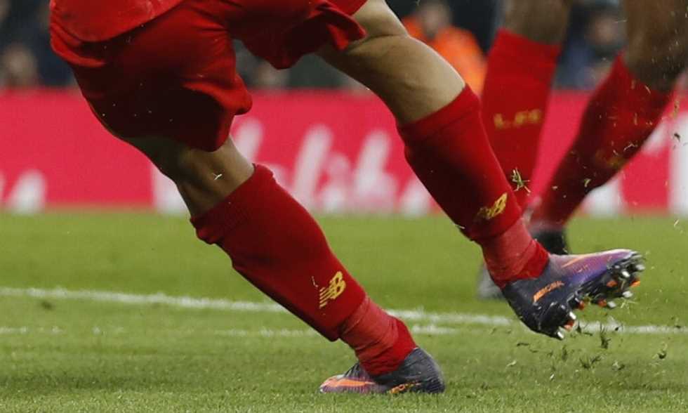بالفيديو - ضرب قوية لليفربول.. إصابة مُخيفة كوتينيو