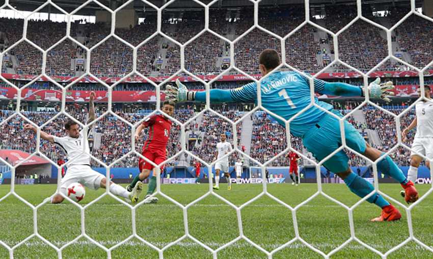 هدف البرتغال الثاني في نيوزيلاندا عن طريق بيرناردو سيلفا (كأس القارات)