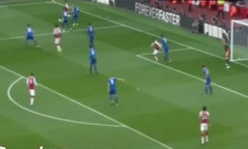 النني يصنع ولاكازيت يسجل في افتتاحية الدوري ضد ليستر