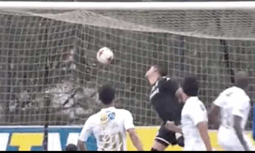 هدف عمرو جمال في مرماه مع بيدفيست أمام كيبتاون