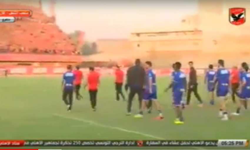 جمهور الأهلي يحفز شريف إكرامي بأخر مران قبل السفر لتونس