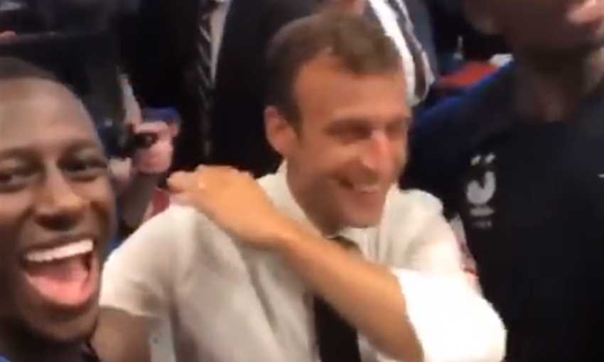 رئيس فرنسا يحتفل بطريقة ولا أروع مع بوجبا وميندي بالمونديال