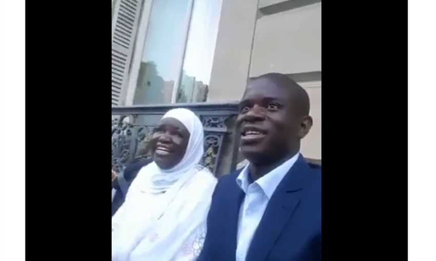 الآن نتعرف على سر ابتسامة كانتي (عائلة نجولو تحتفل بالمونديال)