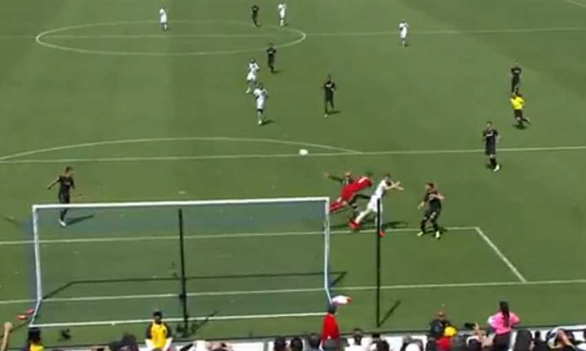 في عيد ميلاده الـ37..20 هدفا في 30 ثانية لإبراهيموفيتش مع جالاكسي