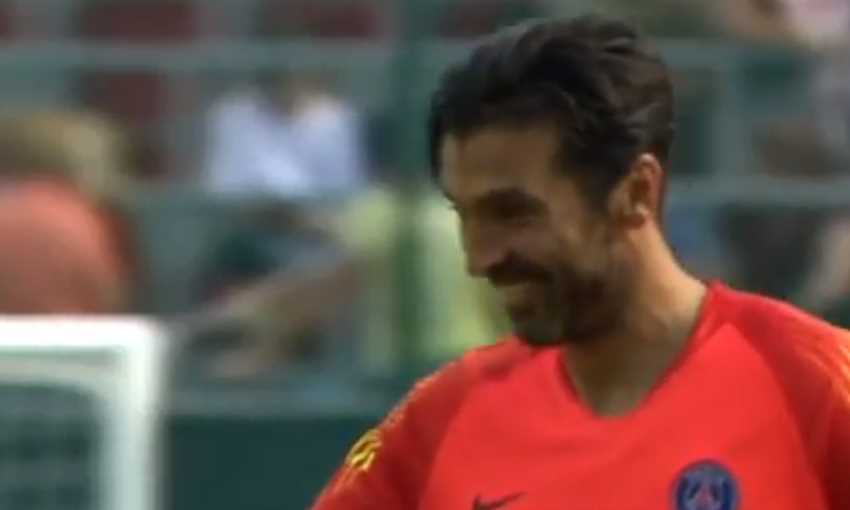 بوفون يكتب فصلا جديدا من التألق مع باريس 