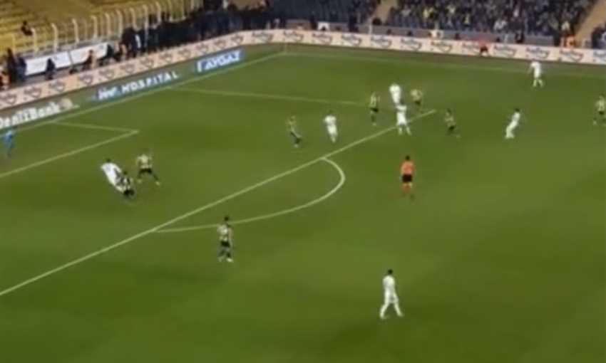 تريزيجيه يصنع هدفا لـ قاسم باشا في مرمى فناربخشه