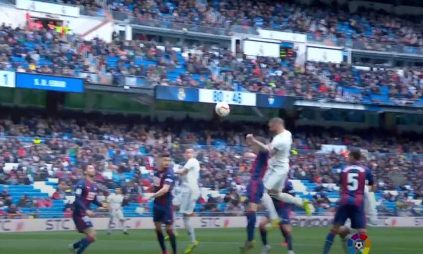 بنزيمة يحتكر أهداف ريال مدريد في شهر أبريل