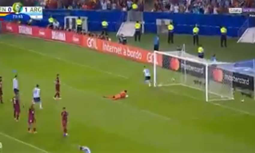 هدف الأرجنتين الثاني في مرمى فنزويلا (جيوفاني لو سيلسو)