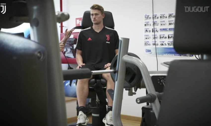 دي ليخت يعبر الكشف الطبي قبل الانضمام إلى يوفنتوس