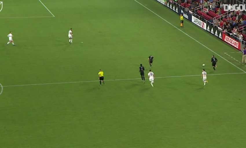 بعد انضمامه إلى ديربي.. شاهد تمريرة روني الحاسمة ضد أورلاندو