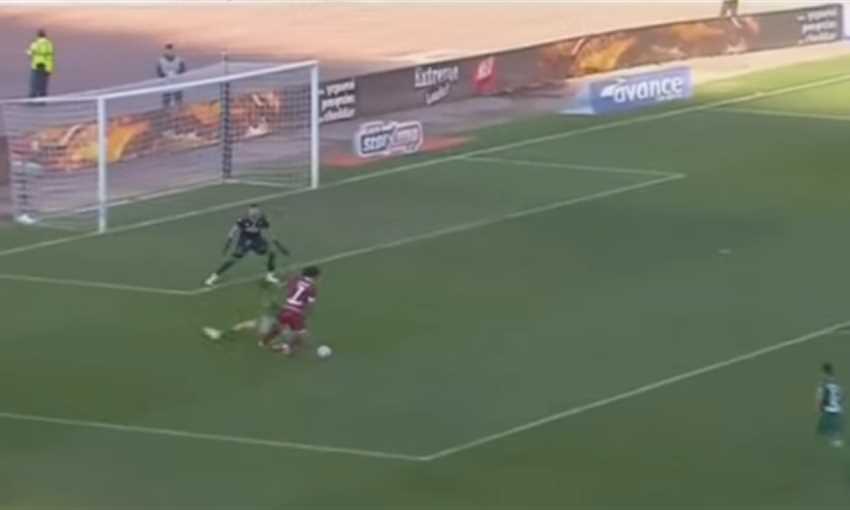 وردة يسجل هدفا رائعا ويصنع آخر في انتصار لاريسا على باناثينايكوس 