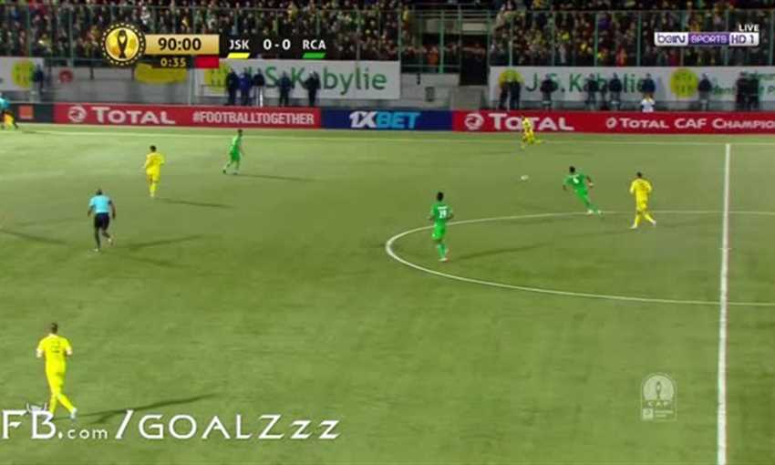 اعتراضات بالجملة من لاعبي شبيبة القبائل أمام الرجاء