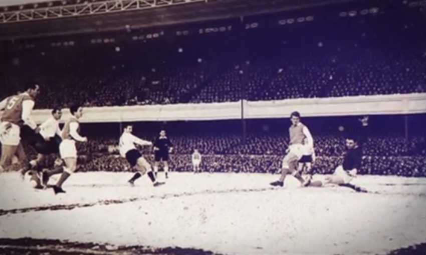 قصة التوقف الوحيد في تاريخ الدوري الإنجليزي بأمر الطبيعة