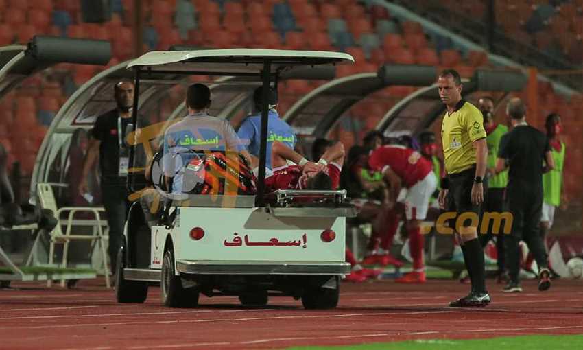 لحظة إصابة محمود متولي في لقاء الأهلي وأسوان