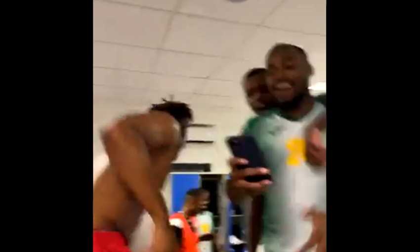 احتفالات لاعبي جزر القُمر بالتأهل التاريخي إلى أمم إفريقيا