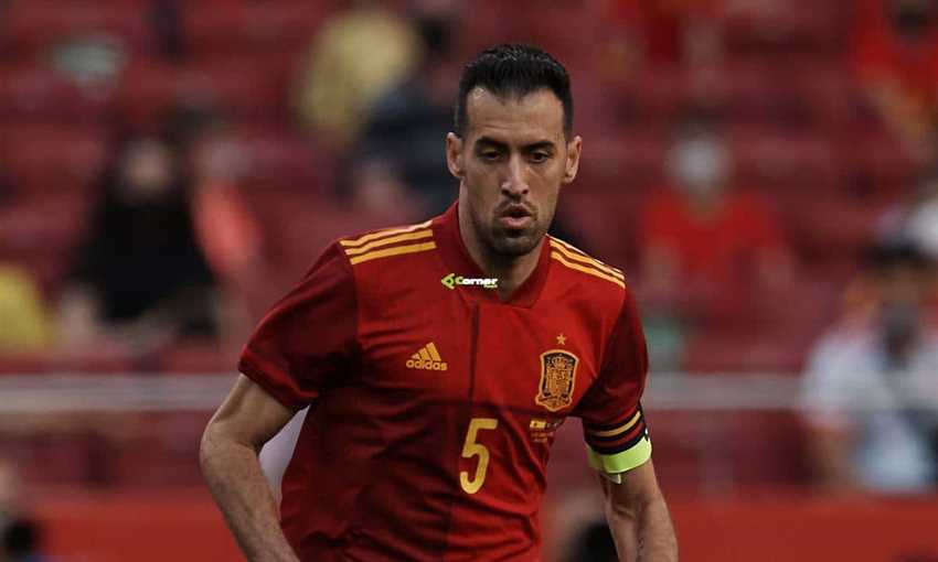 لويس إنريكي يشيد بأداء سيرجيو بوسكيتس أمام سلوفاكيا