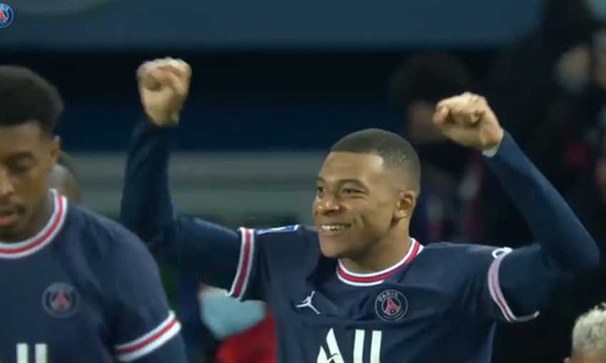 مبابي يتخطى إبراهيموفيتش ويواصل كتابة التاريخ